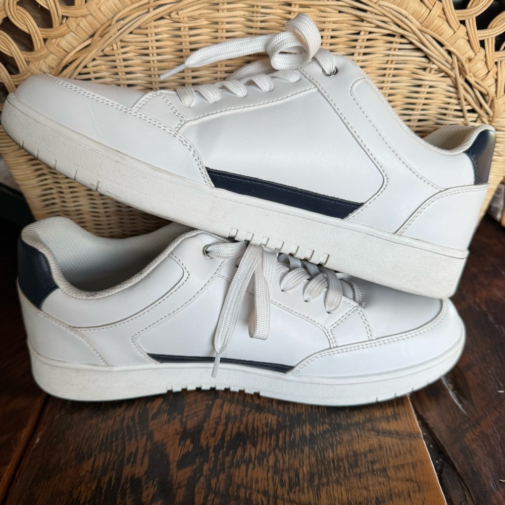 Calvin Klein Women's Hallen Sneaker Size 11 - Picture 5 of 7